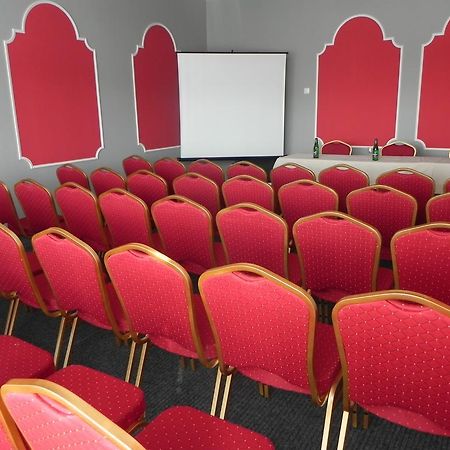 Garni Hotel Junior Bratislava Exteriör bild