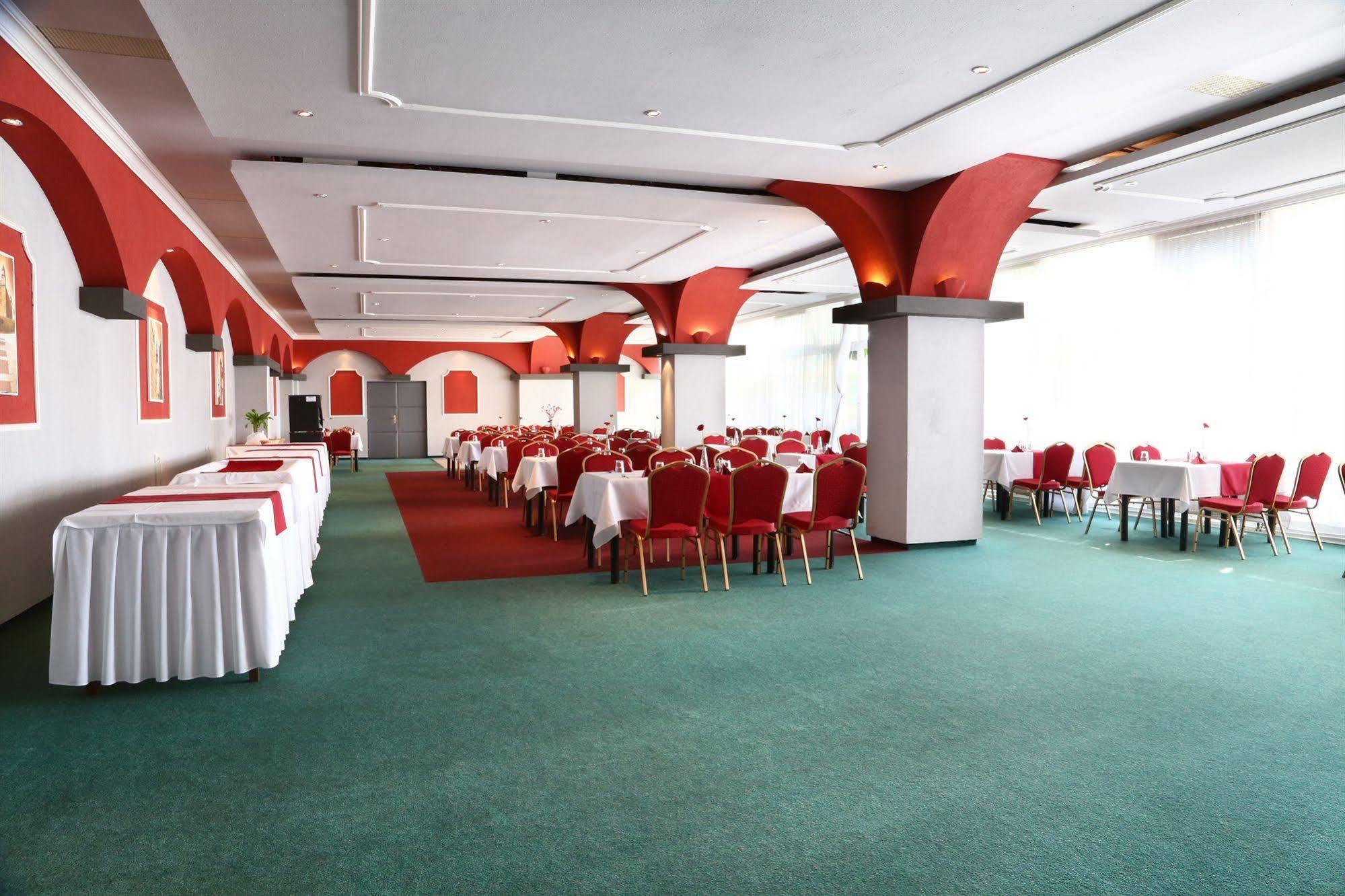 Garni Hotel Junior Bratislava Exteriör bild