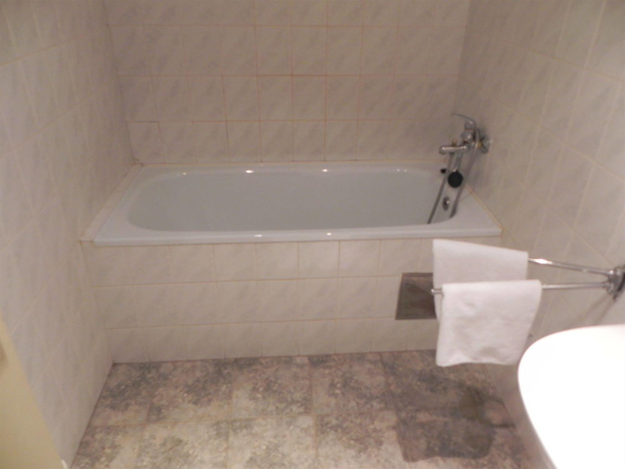 Garni Hotel Junior Bratislava Exteriör bild
