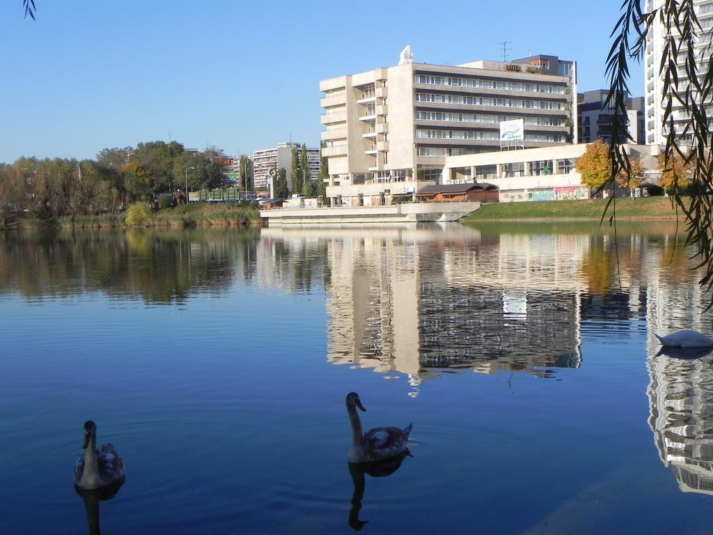 Garni Hotel Junior Bratislava Exteriör bild