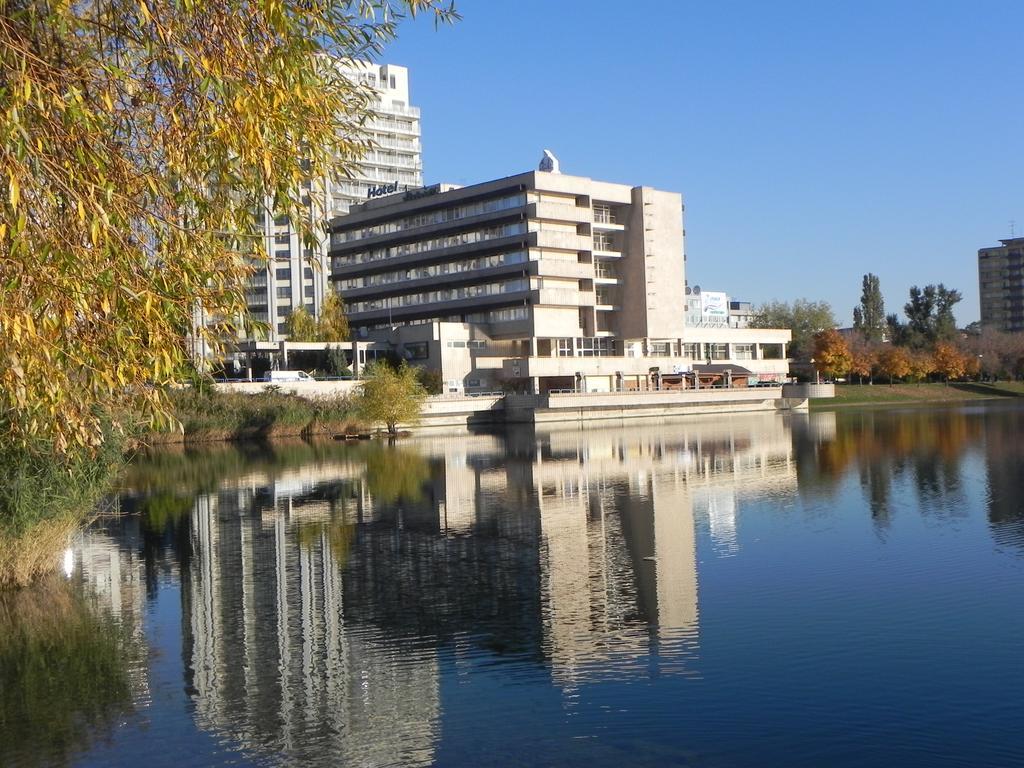 Garni Hotel Junior Bratislava Exteriör bild